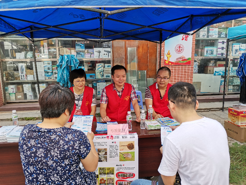 潮州 吴坤炀 下基层宣传.jpg