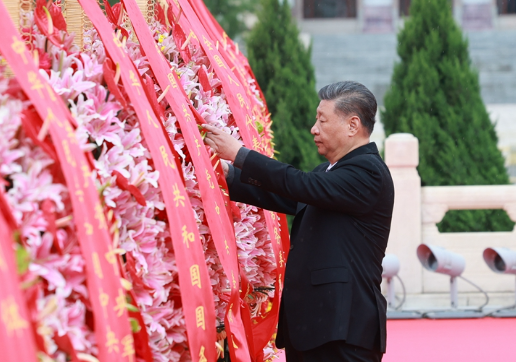 习近平等党和国家领导人出席烈士纪念日向人民英雄敬献花篮仪式