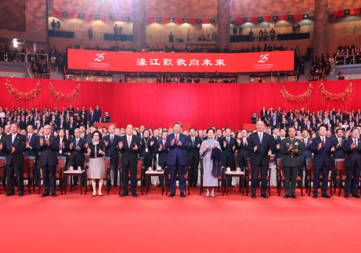 庆祝澳门回归祖国25周年文艺晚会举行 习近平出席观看